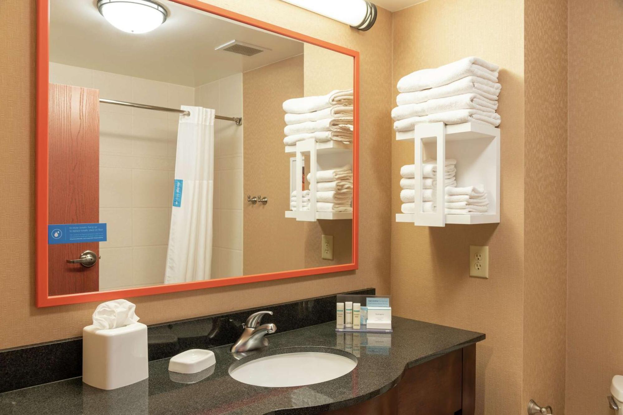 Hampton Inn & Suites Marshalltown Екстериор снимка